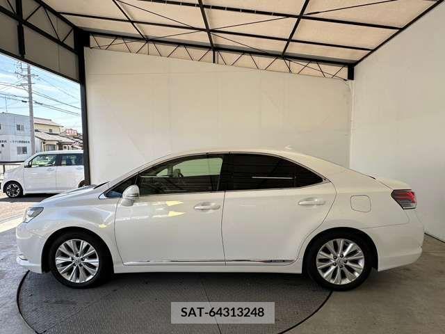 Lexus HS 2013-06 275349-10