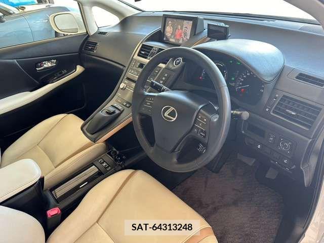 Lexus HS 2013-06 275349-19