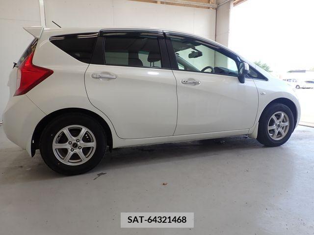 Nissan NOTE 2013-06 365370-4