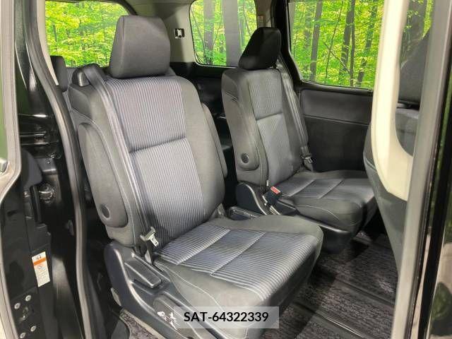 Toyota VOXY 2016-11 213448-9