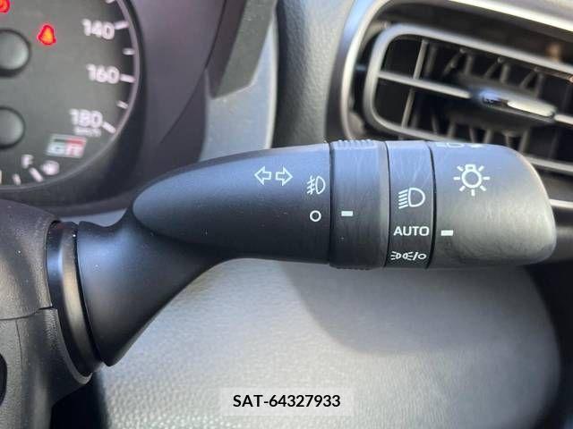 Toyota YARIS 2020-11 228257-8