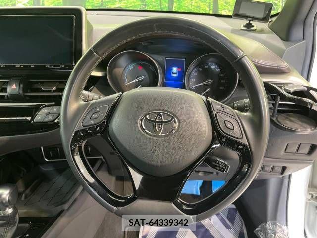 Toyota C-HR 2017-03 322969-10