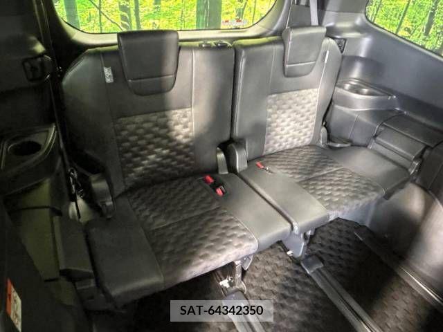 Toyota VOXY HYBRID 2022-04 333124-10