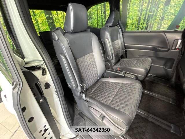 Toyota VOXY HYBRID 2022-04 333124-9