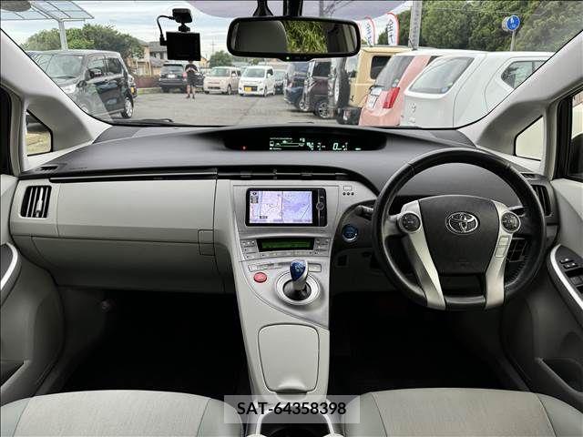 Toyota PRIUS 2014-03 326491-1