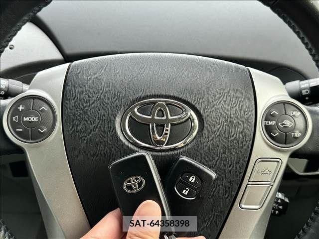 Toyota PRIUS 2014-03 326491-17