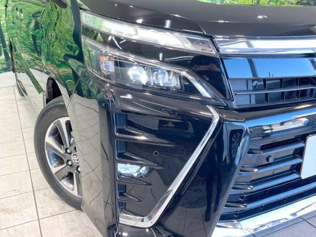 Toyota VOXY 2019-03 182952-12