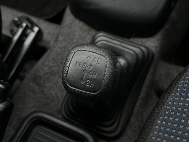 Nissan KIX 2011-06 195626-25