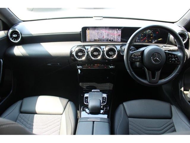 Mercedes Benz A-CLASS 2019-03 3002-1
