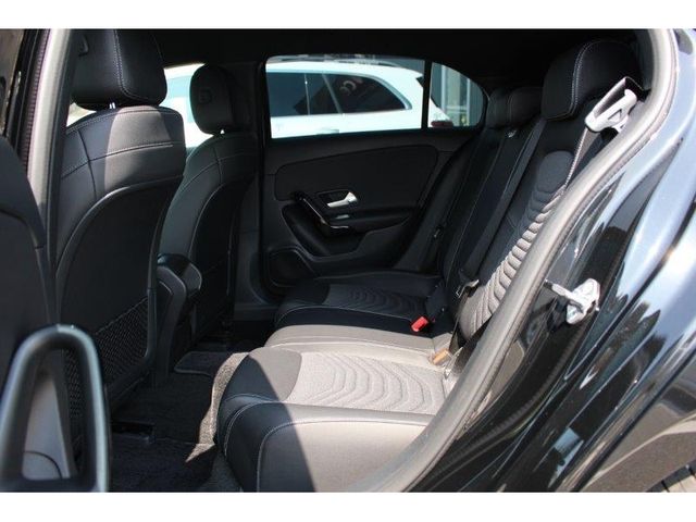 Mercedes Benz A-CLASS 2019-03 3002-5