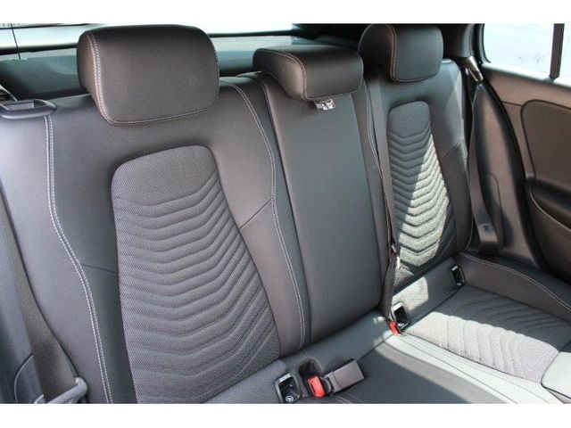 Mercedes Benz A-CLASS 2019-03 3002-16