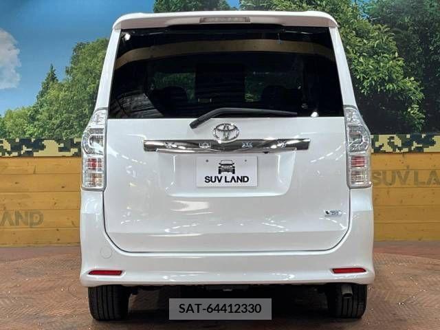 Toyota VOXY 2013-03 217084-16