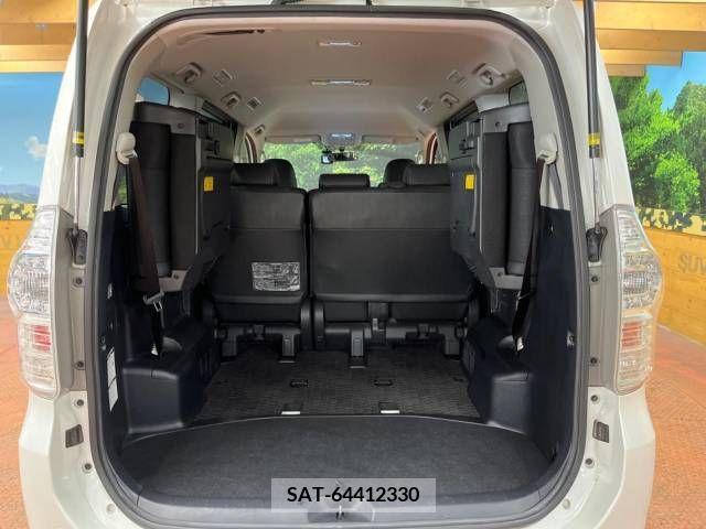 Toyota VOXY 2013-03 217084-11