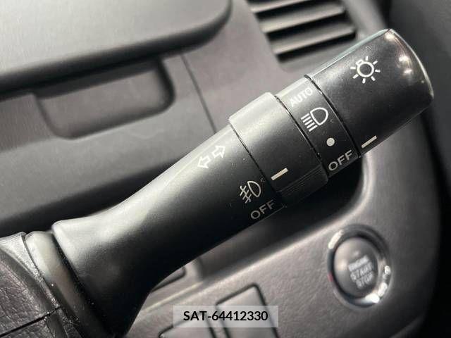 Toyota VOXY 2013-03 217084-6