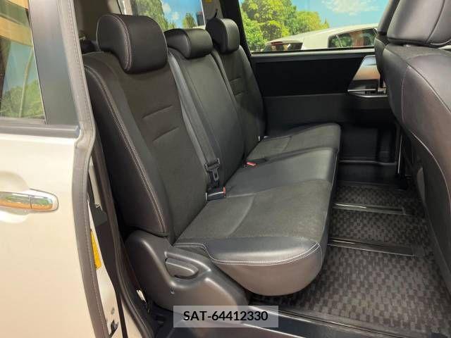 Toyota VOXY 2013-03 217084-9