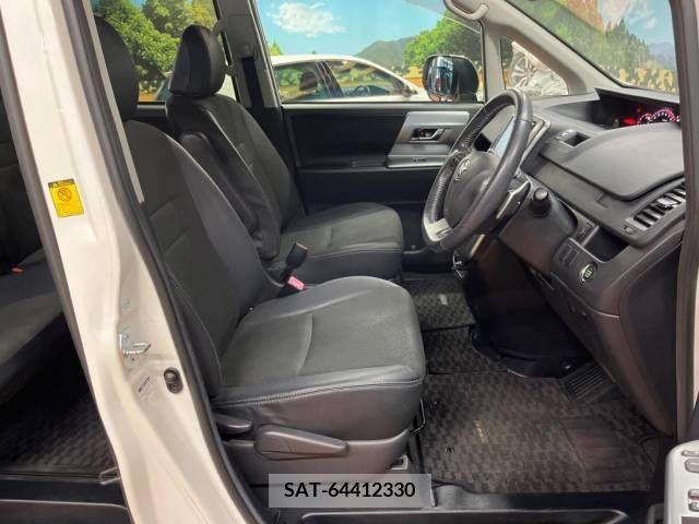 Toyota VOXY 2013-03 217084-8