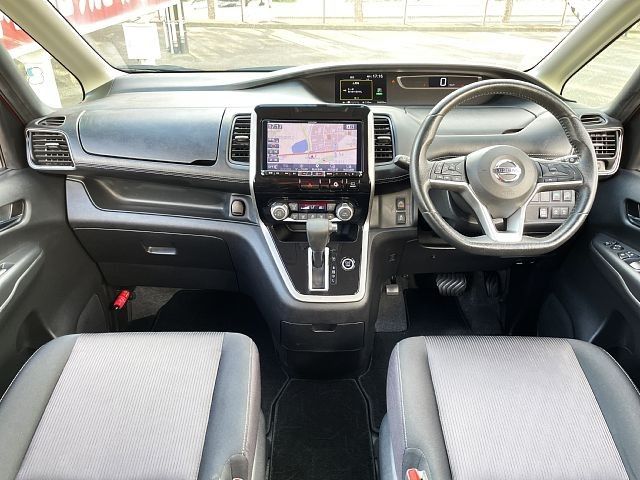 Nissan SERENA 2017-02 7052-1