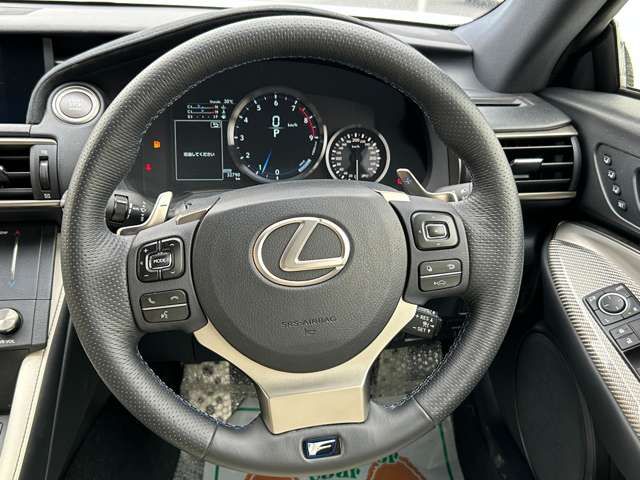 Lexus RC F 2015-02 8842-9