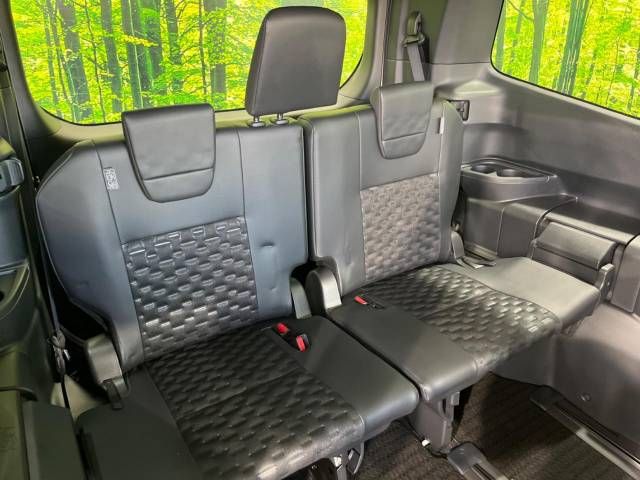 Toyota VOXY 2023-05 195799-10