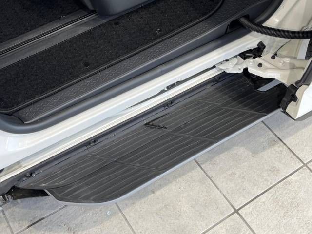 Toyota VOXY 2023-05 195799-2