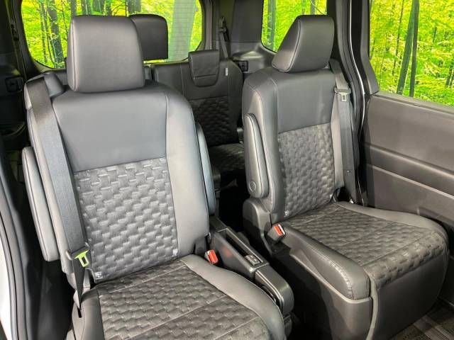 Toyota VOXY 2023-05 195799-9
