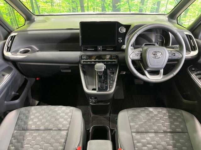 Toyota VOXY 2023-05 195799-1
