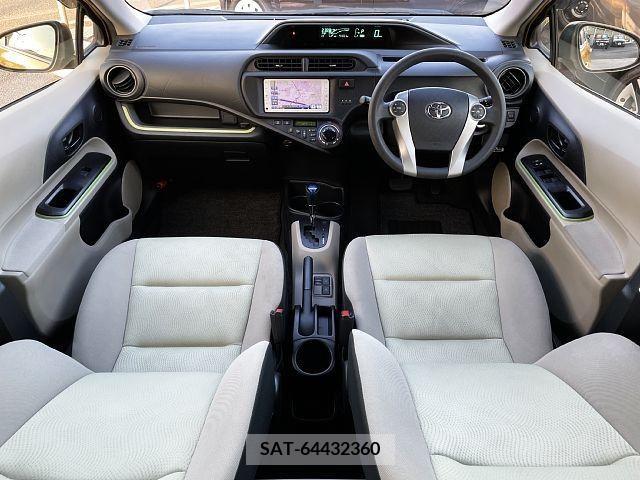 Toyota AQUA 2013-02 208331-1
