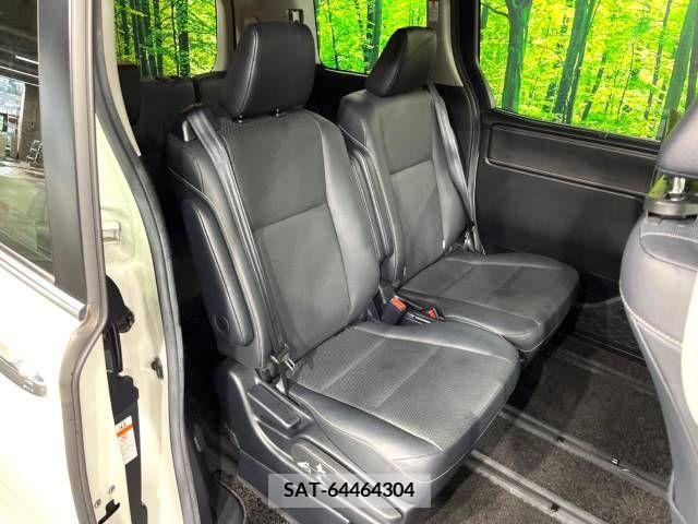 Toyota ESQUIRE 2017-07 359790-9