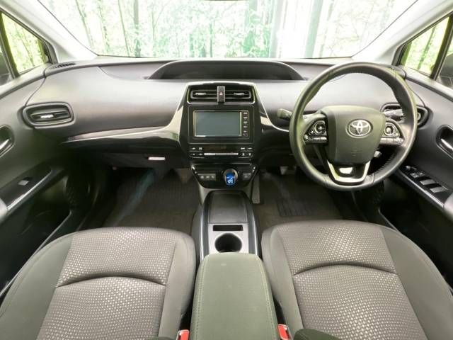 Toyota PRIUS 2019-08 19868-1