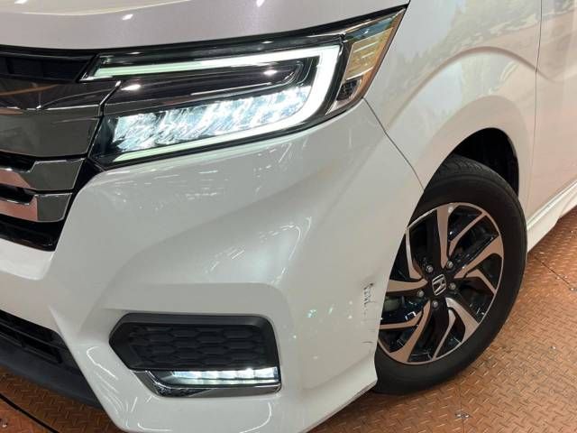 Honda e 2020-09 23695-13