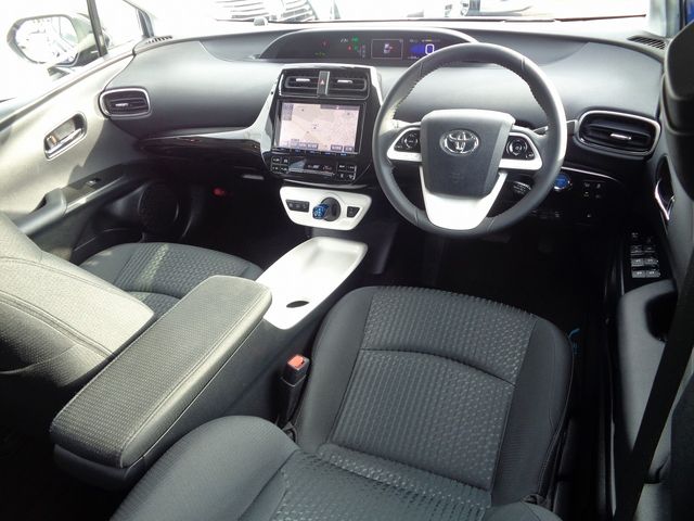 Toyota PRIUS 2016-06 27001-9