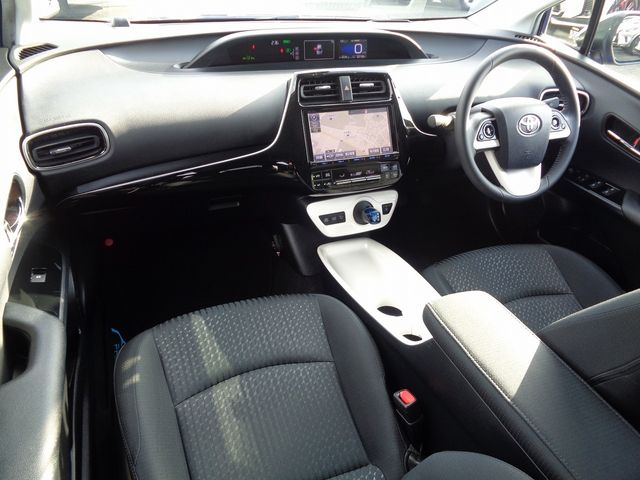 Toyota PRIUS 2016-06 27001-10