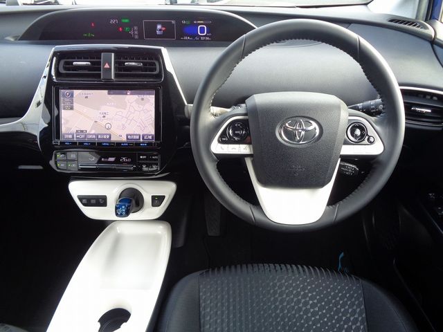 Toyota PRIUS 2016-06 27001-1