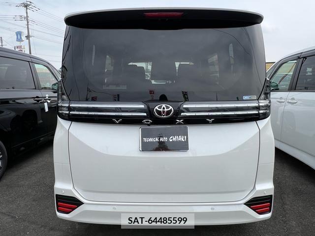 Toyota VOXY 2024-03 226813-6