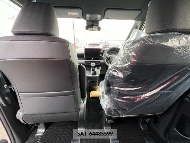 Toyota VOXY 2024-03 226813-12