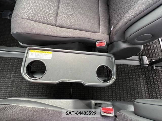 Toyota VOXY 2024-03 226813-10