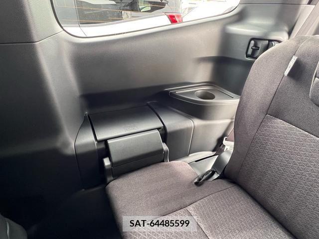 Toyota VOXY 2024-03 226813-11
