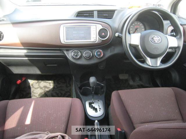 Toyota VITZ 2011-02 326809-14
