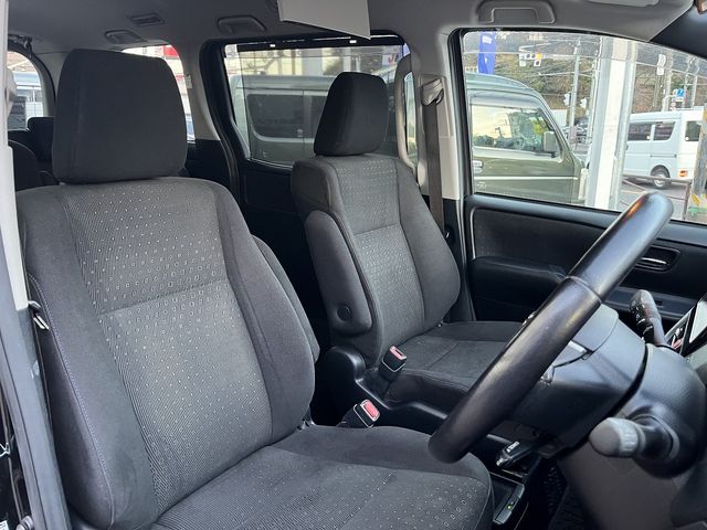 Toyota VOXY HYBRID 2015-03 185585-2