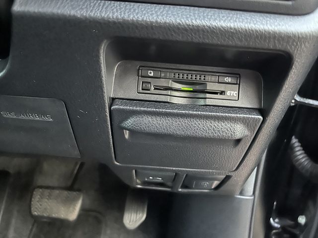 Toyota VOXY HYBRID 2015-03 185585-5
