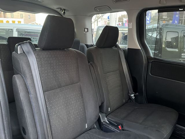Toyota VOXY HYBRID 2015-03 185585-7