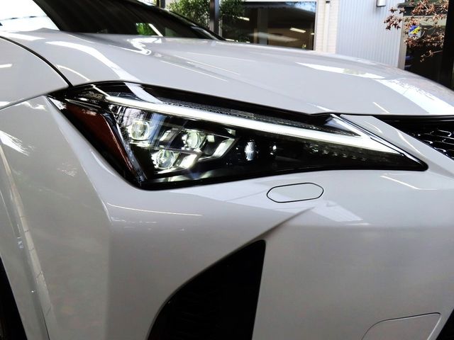 Lexus UX 2023-08 22991-6