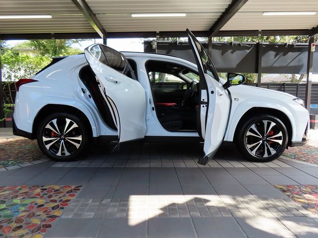 Lexus UX 2023-08 22991-18