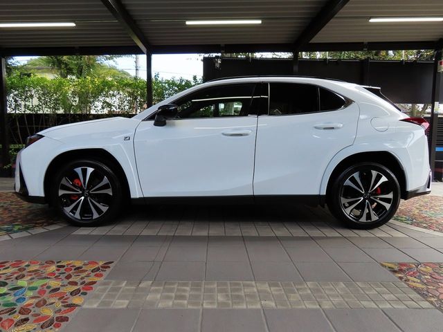 Lexus UX 2023-08 22991-3