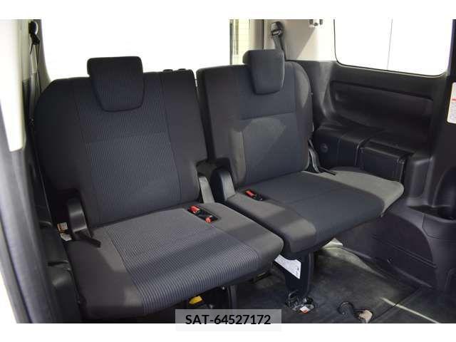 Toyota NOAH 2017-10 212601-7