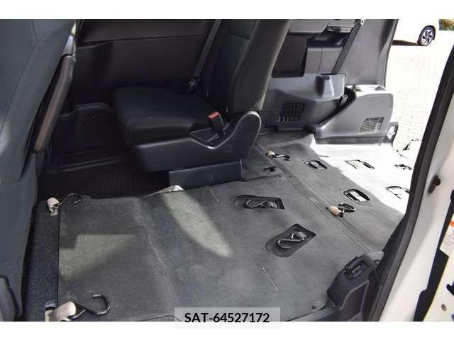 Toyota NOAH 2017-10 212601-15