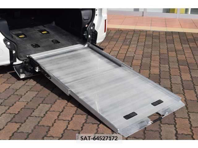 Toyota NOAH 2017-10 212601-11
