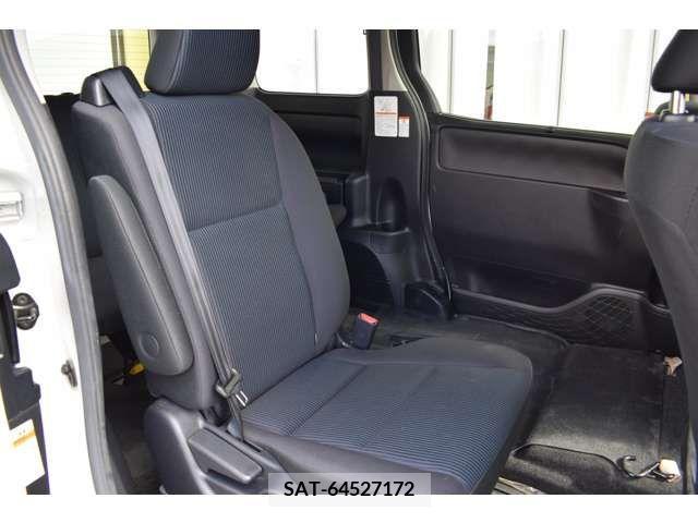 Toyota NOAH 2017-10 212601-6