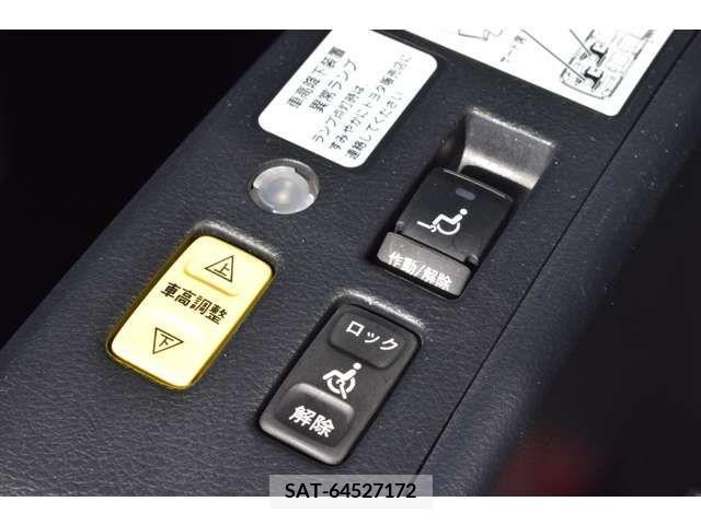 Toyota NOAH 2017-10 212601-13