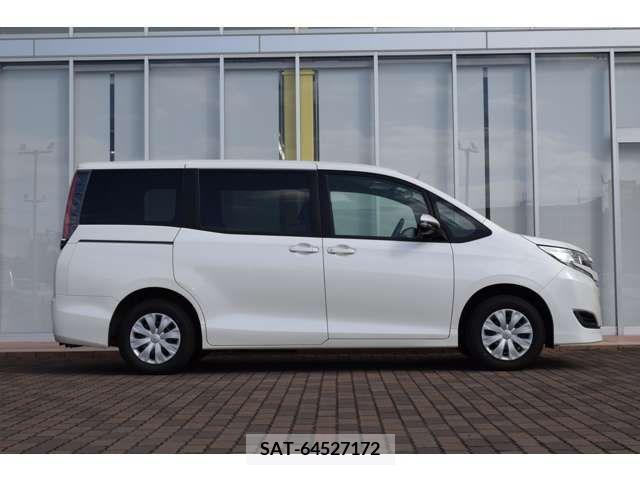 Toyota NOAH 2017-10 212601-3